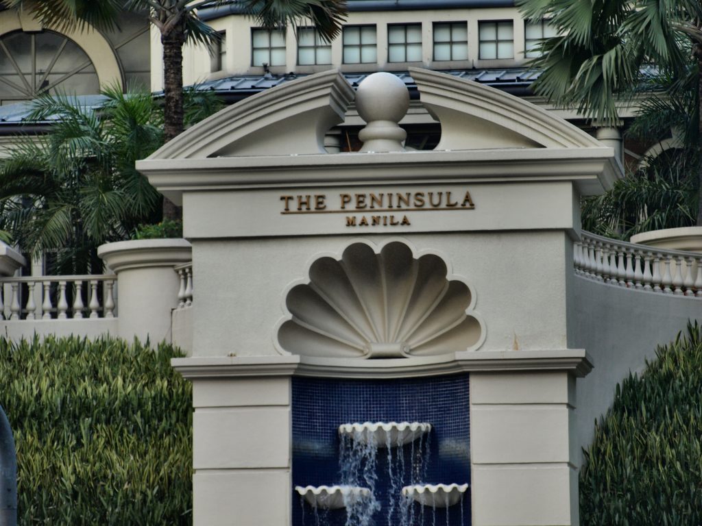 The Peninsula Manila - Photo by Jun Acullador https://www.flickr.com/photos/acullador/3704148554